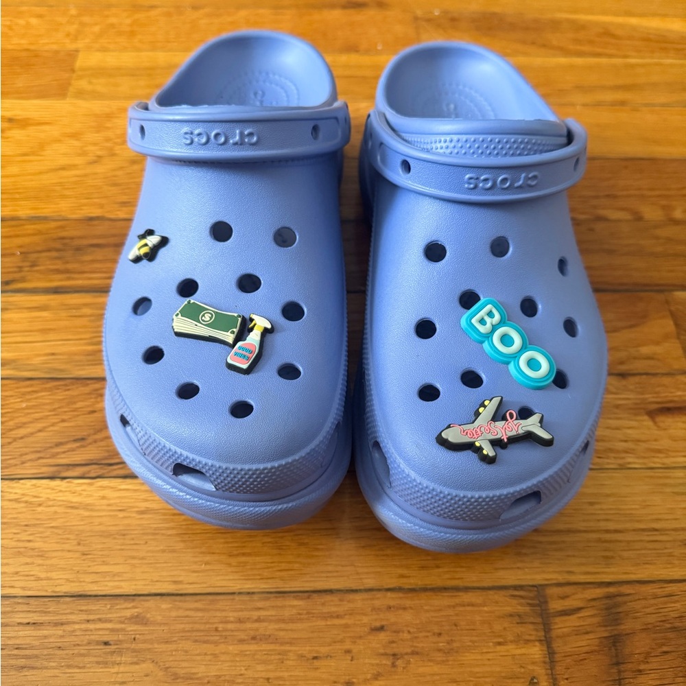 Crocs Platform Clogs w/ Charms Women’s Size 11